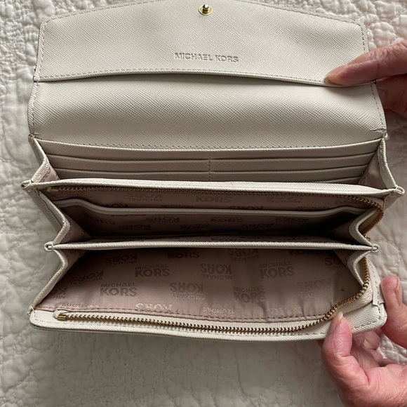 Michael Kors: wallet - Picture 4 of 4